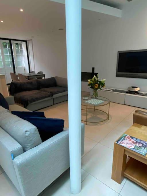Stunning 4 Bed Mews House With Patio Ferienhaus London